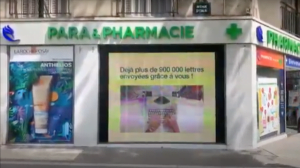 Lire la suite à propos de l’article 1 Lettre 1 Sourire s’expose sur les vitrines des pharmacies grâce à Pharmaflix !