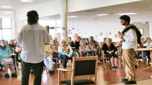 Lire la suite à propos de l’article Fantasio d’Alfred de Musset : les coulisses de la troupe de théâtre 1 Lettre 1 Sourire