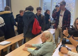 Lire la suite à propos de l’article Premier jour de la semaine intergénérationnelle : Les seniors de retour en cours !